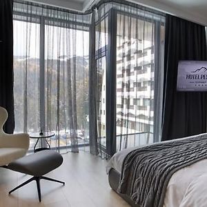 Zimmer mit Kingsize-Bett